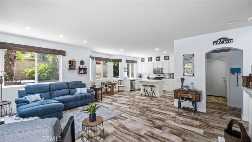1137 Acapulco Circle, Corona, California 92882
