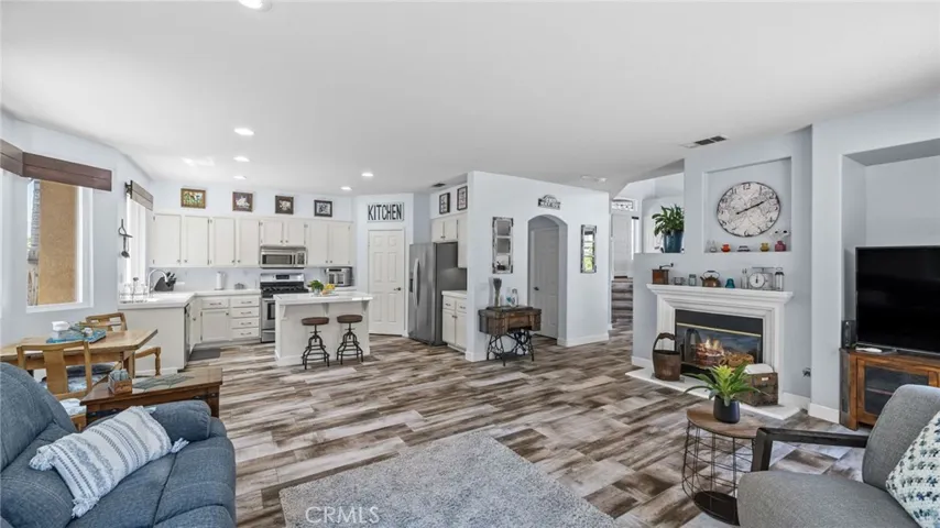 1137 Acapulco Circle, Corona, California 92882