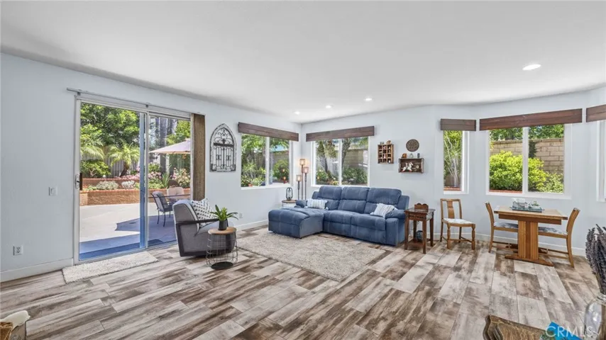 1137 Acapulco Circle, Corona, California 92882