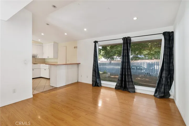 20255 Oxnard Street, Woodland Hills, California 91367