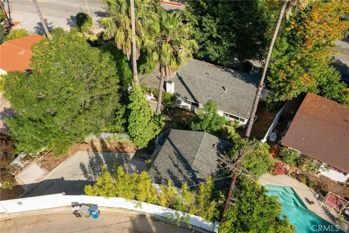 20255 Oxnard Street, Woodland Hills, California 91367