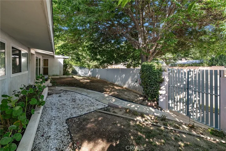 20255 Oxnard Street, Woodland Hills, California 91367