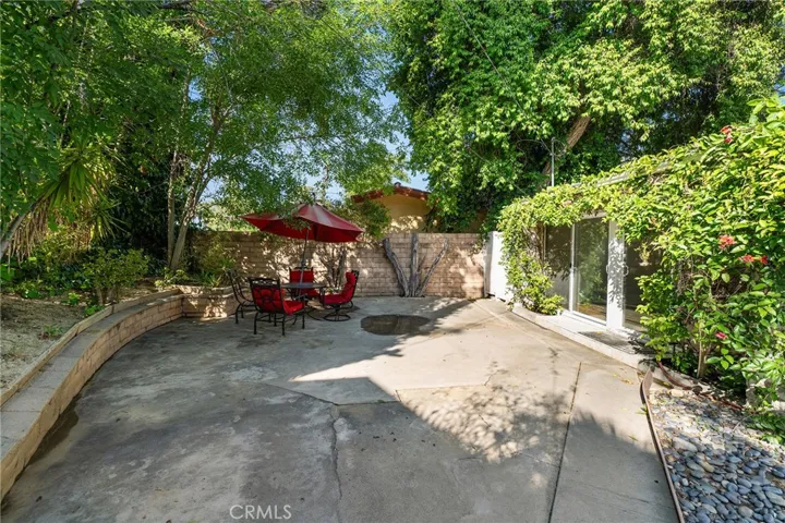 20255 Oxnard Street, Woodland Hills, California 91367