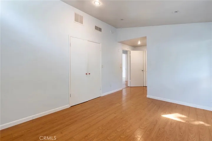 20255 Oxnard Street, Woodland Hills, California 91367