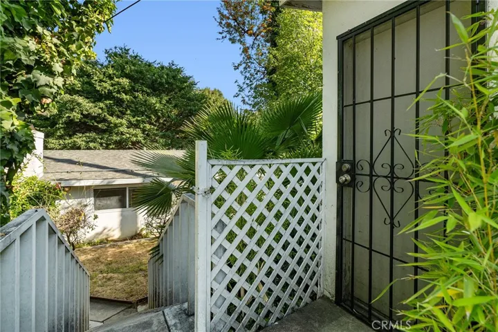 20255 Oxnard Street, Woodland Hills, California 91367