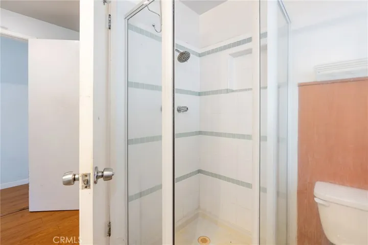 20255 Oxnard Street, Woodland Hills, California 91367