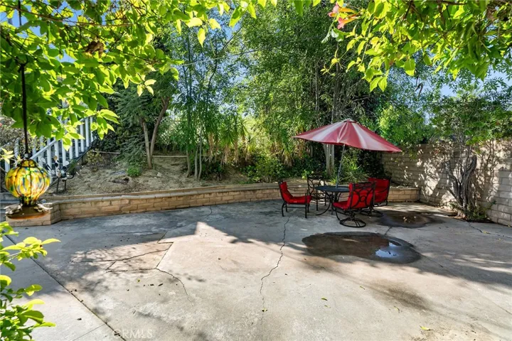 20255 Oxnard Street, Woodland Hills, California 91367