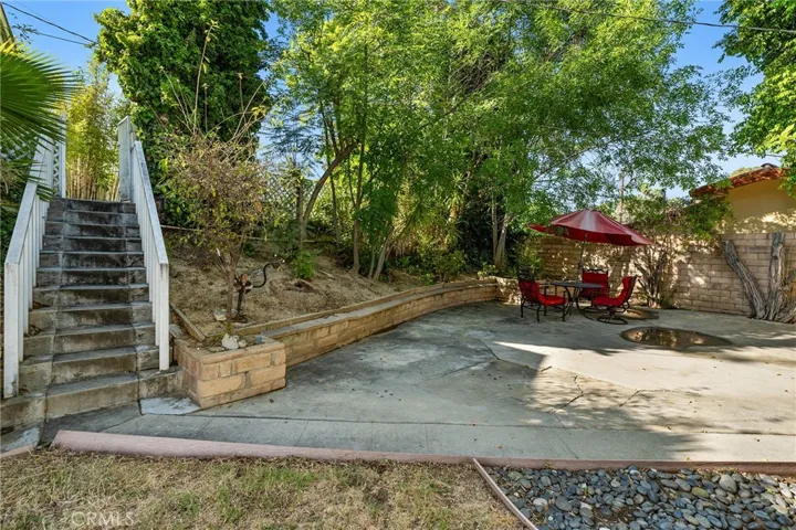 20255 Oxnard Street, Woodland Hills, California 91367