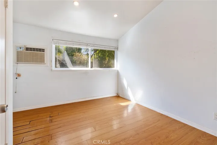 20255 Oxnard Street, Woodland Hills, California 91367