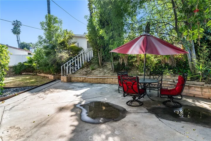 20255 Oxnard Street, Woodland Hills, California 91367