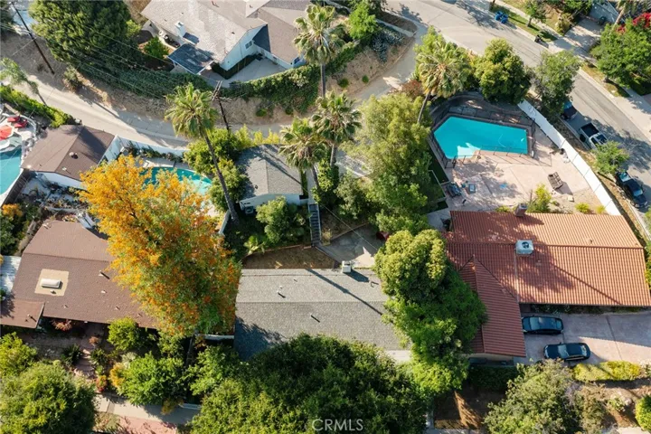 20255 Oxnard Street, Woodland Hills, California 91367