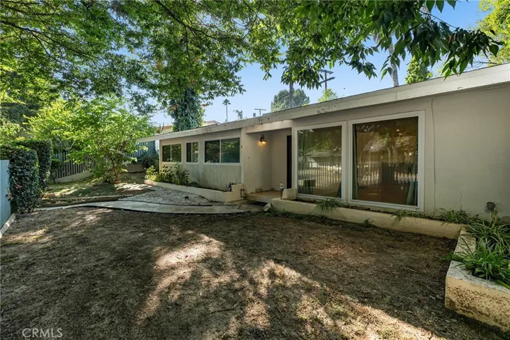 20255 Oxnard Street, Woodland Hills, California 91367