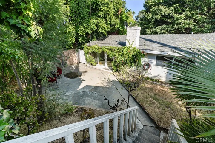 20255 Oxnard Street, Woodland Hills, California 91367