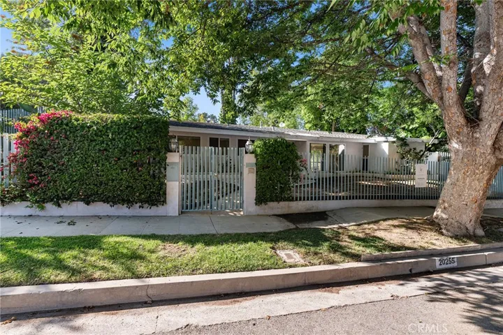 20255 Oxnard Street, Woodland Hills, California 91367
