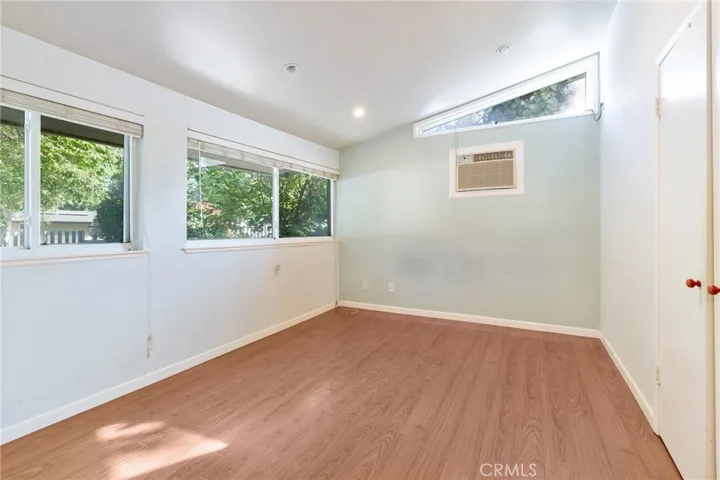 20255 Oxnard Street, Woodland Hills, California 91367