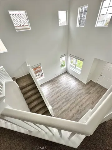 Cathedral ceilings, new carpeting, new vinyl laminate flooring