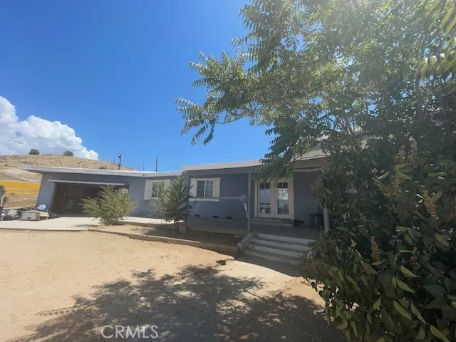 9561 Navajo Road, Apple Valley, California 92308