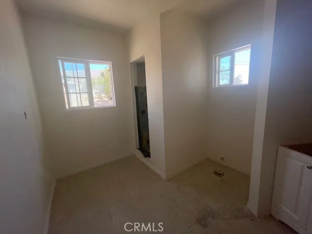 9561 Navajo Road, Apple Valley, California 92308