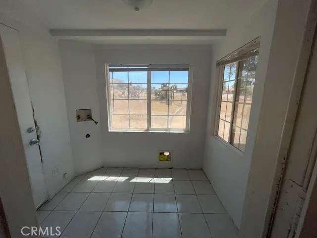 9561 Navajo Road, Apple Valley, California 92308