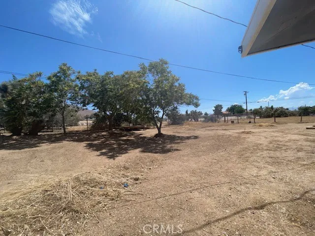 9561 Navajo Road, Apple Valley, California 92308