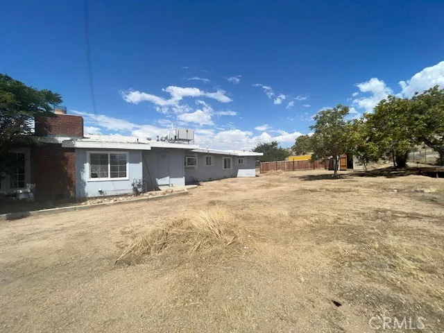 9561 Navajo Road, Apple Valley, California 92308