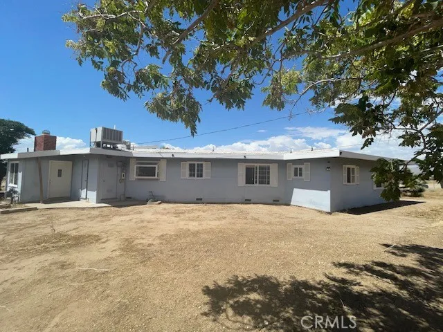 9561 Navajo Road, Apple Valley, California 92308