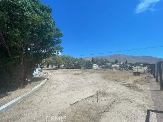 9561 Navajo Road, Apple Valley, California 92308