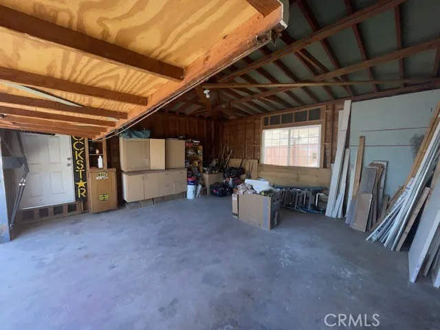 9561 Navajo Road, Apple Valley, California 92308