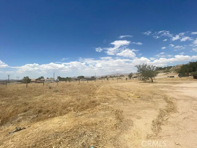 9561 Navajo Road, Apple Valley, California 92308