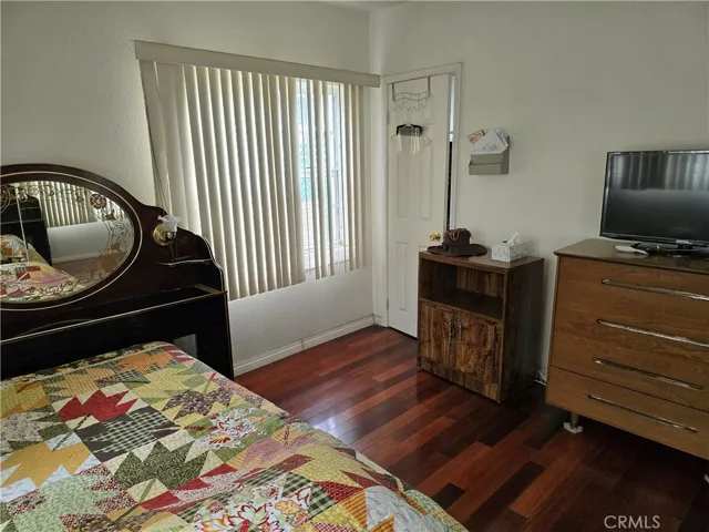 1330 S Longwood Avenue, Los Angeles, California 90019