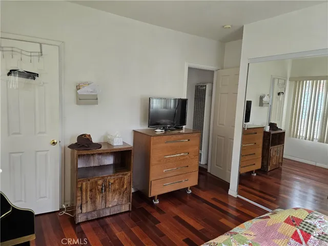 1330 S Longwood Avenue, Los Angeles, California 90019