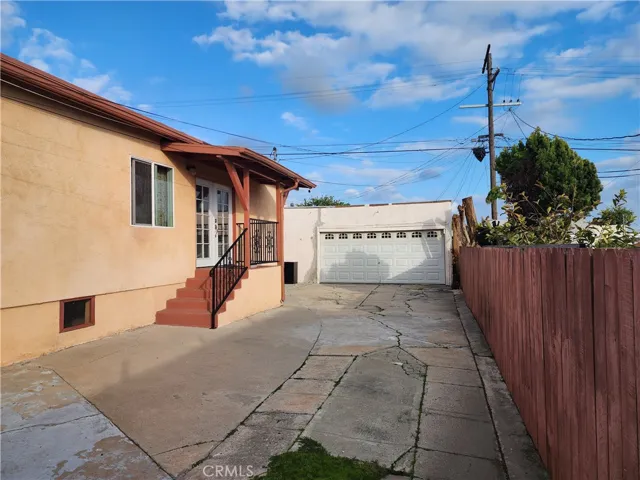 1330 1/2 House