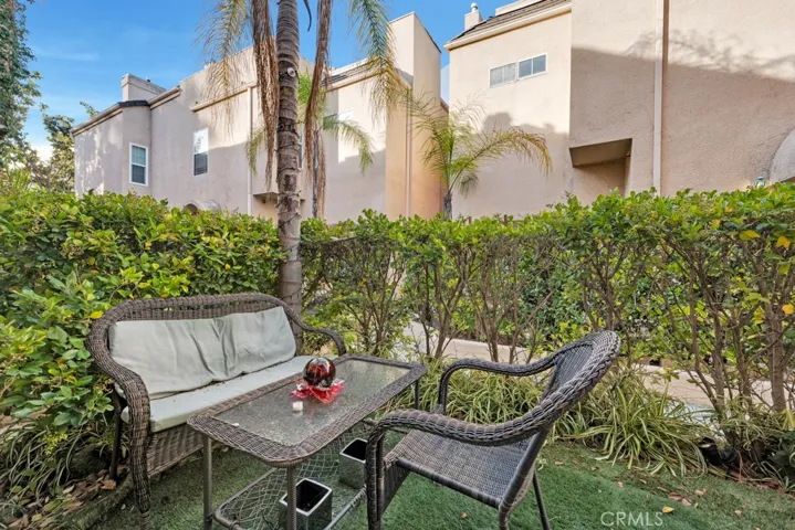 10659 Bloomfield Street, Toluca Lake, California 91602