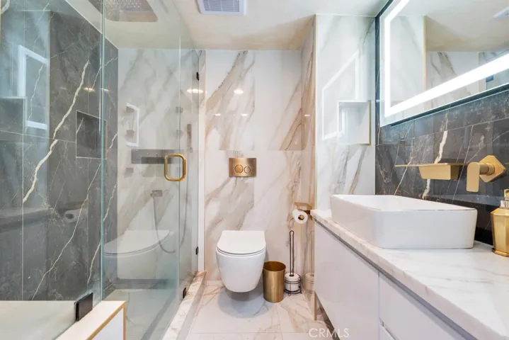 10659 Bloomfield Street, Toluca Lake, California 91602