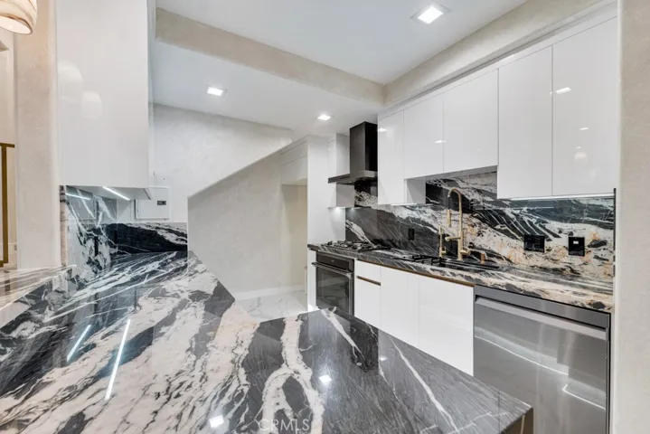 10659 Bloomfield Street, Toluca Lake, California 91602