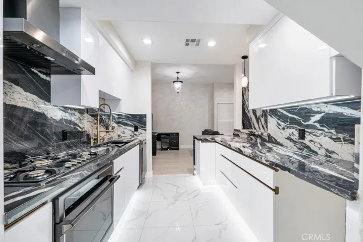 10659 Bloomfield Street, Toluca Lake, California 91602