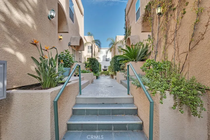 10659 Bloomfield Street, Toluca Lake, California 91602