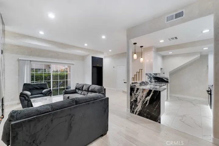 10659 Bloomfield Street, Toluca Lake, California 91602