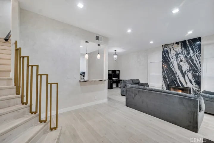 10659 Bloomfield Street, Toluca Lake, California 91602