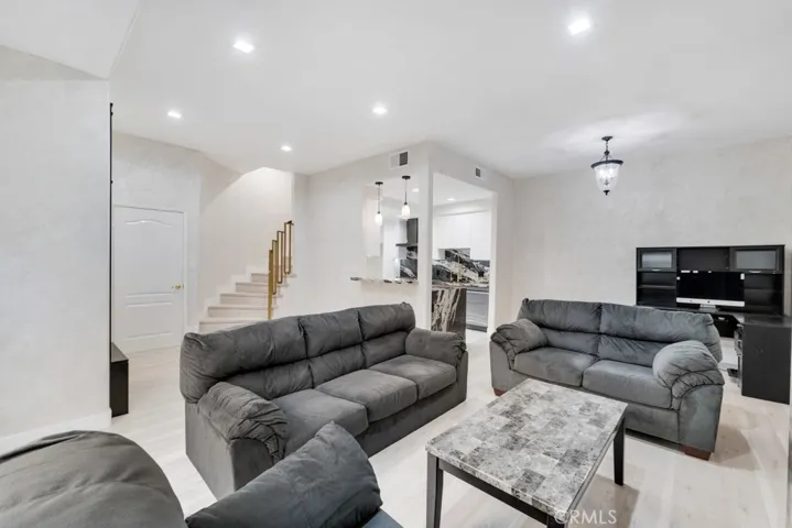 10659 Bloomfield Street, Toluca Lake, California 91602