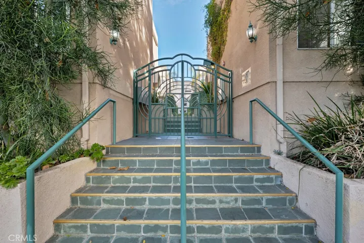 10659 Bloomfield Street, Toluca Lake, California 91602