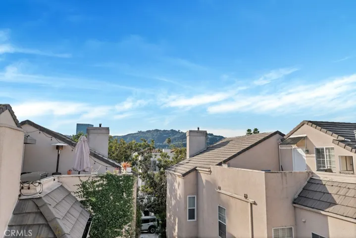 10659 Bloomfield Street, Toluca Lake, California 91602