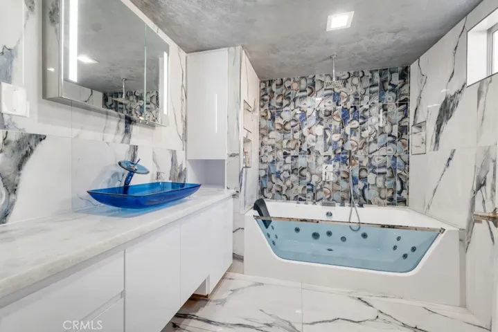 10659 Bloomfield Street, Toluca Lake, California 91602