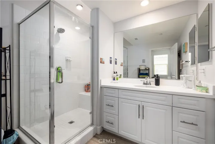 MOTHER-IN-SUITE BATHROOM