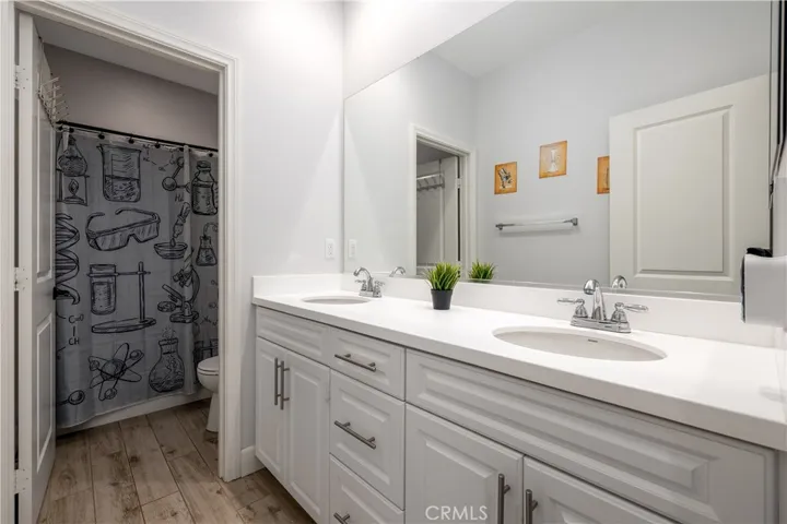 HALLWAY BATHROOM UPSTAIRS