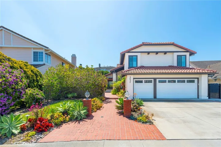 Large front yard offering beautiful ocean views.
