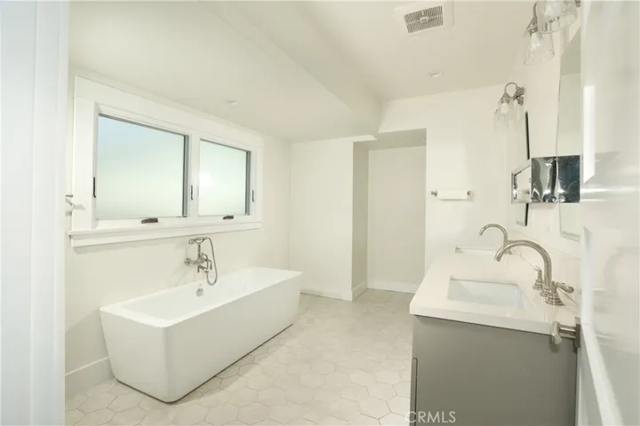 3702 Seneca Avenue, Los Angeles, California 90039