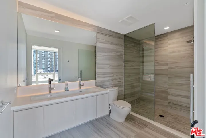 1050 S Grand Avenue 1001, Los Angeles, California 90015