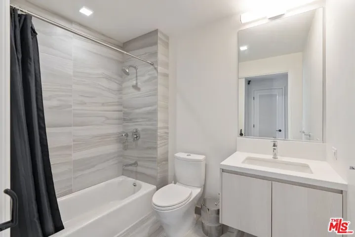 1050 S Grand Avenue 1001, Los Angeles, California 90015