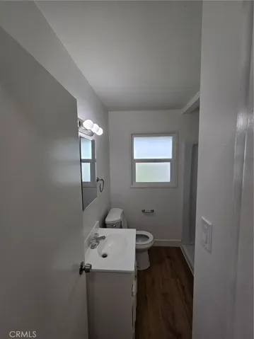 Hall bath / Guest Bath - Shower on the right